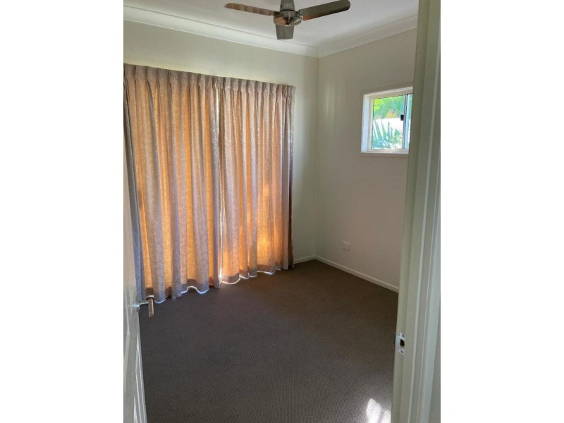 9 Calmwaters Cresent, Macleay Island QLD 4184