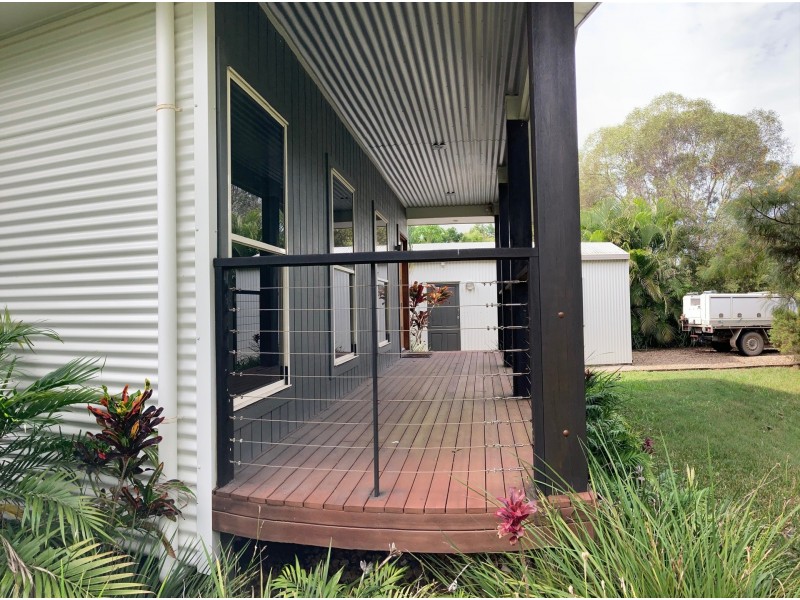 9 Calmwaters Cresent, Macleay Island QLD 4184