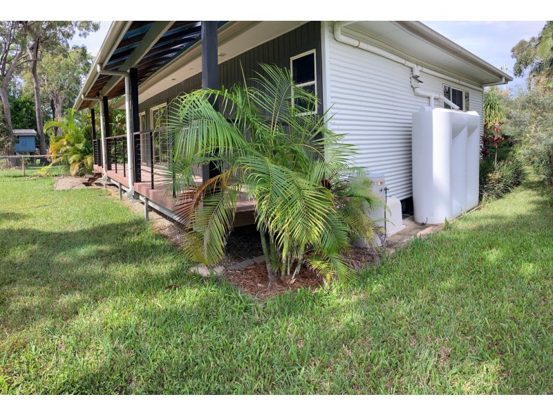 9 Calmwaters Cresent, Macleay Island QLD 4184