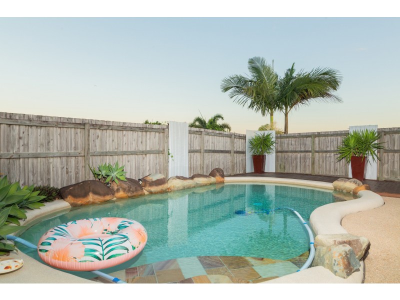21 Douglas Crescent, Rural View QLD 4740