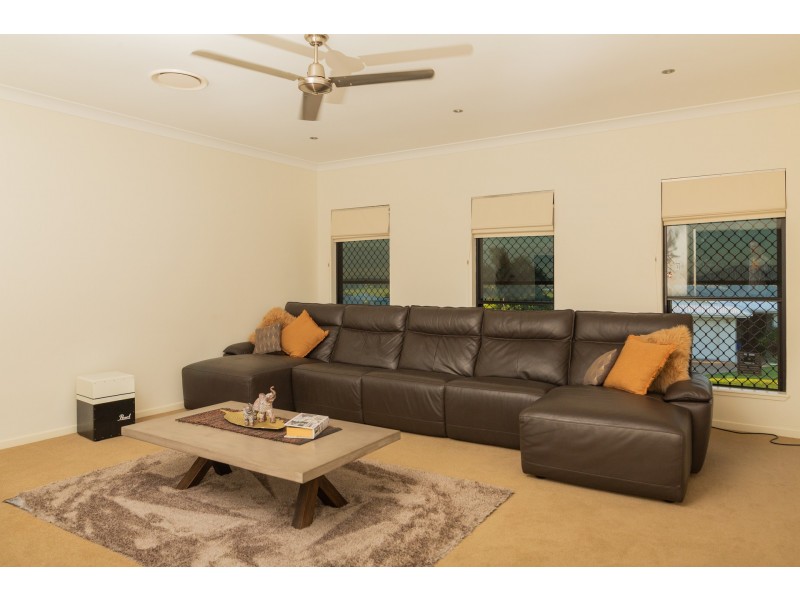 21 Douglas Crescent, Rural View QLD 4740