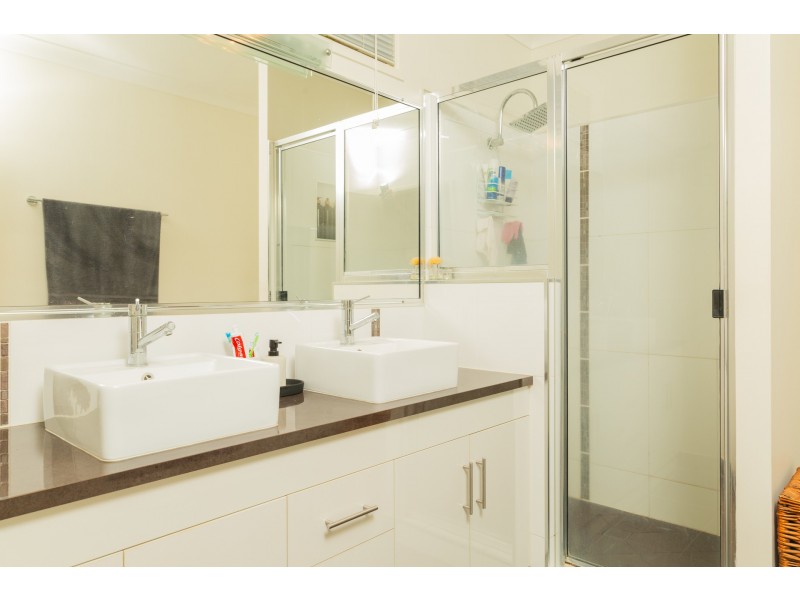 21 Douglas Crescent, Rural View QLD 4740
