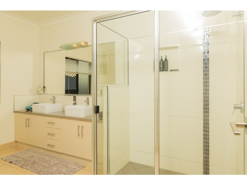 21 Douglas Crescent, Rural View QLD 4740