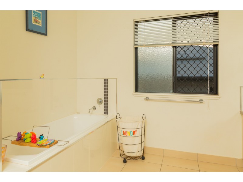 21 Douglas Crescent, Rural View QLD 4740