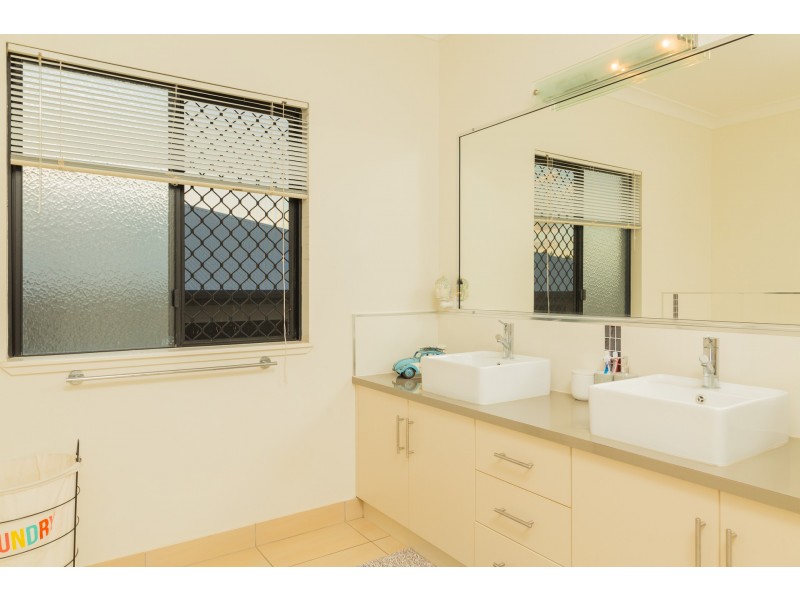 21 Douglas Crescent, Rural View QLD 4740