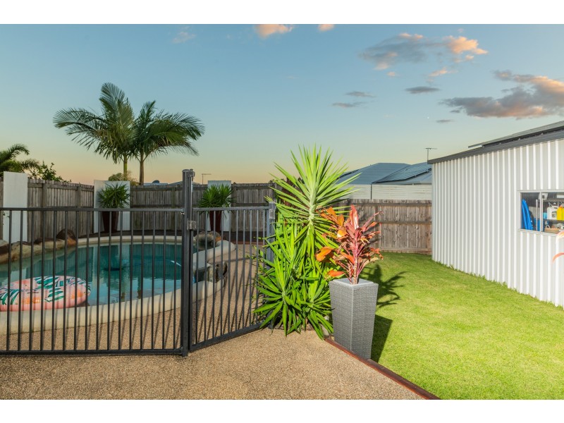 21 Douglas Crescent, Rural View QLD 4740