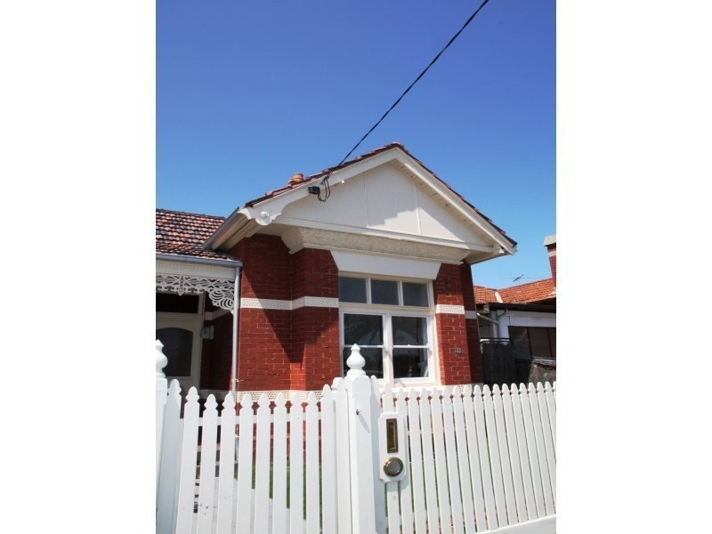18 Chaucer St, St Kilda VIC 3182