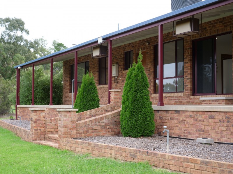 20 Petticoat Lane, Young NSW 2594