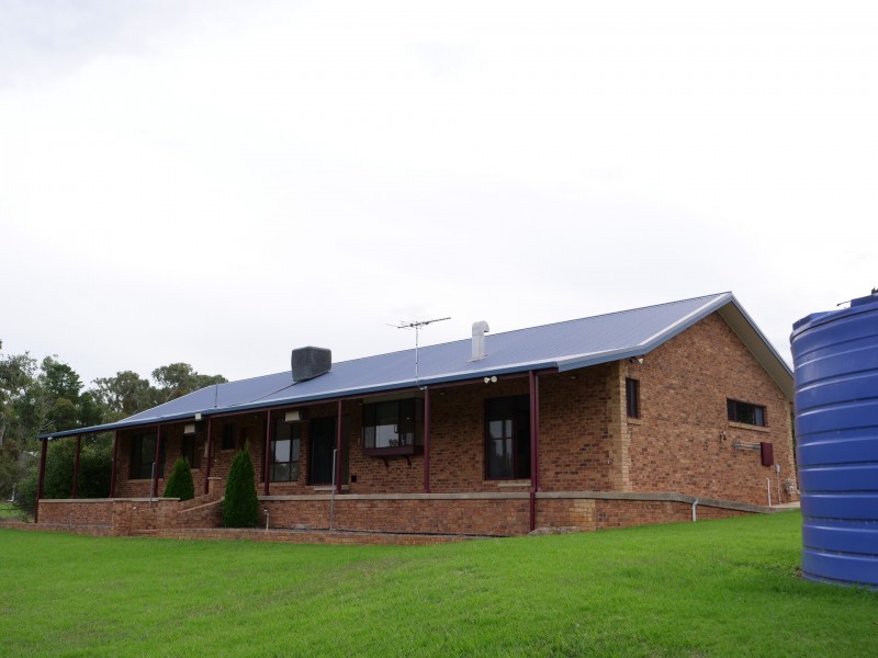 20 Petticoat Lane, Young NSW 2594