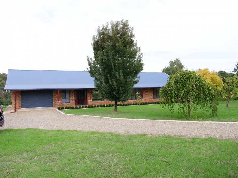 20 Petticoat Lane, Young NSW 2594