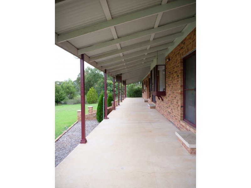 20 Petticoat Lane, Young NSW 2594