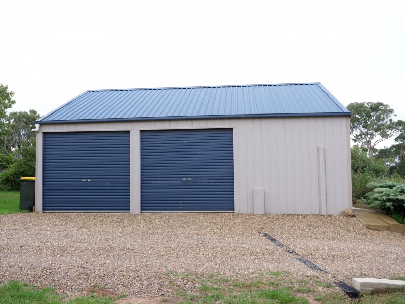 20 Petticoat Lane, Young NSW 2594