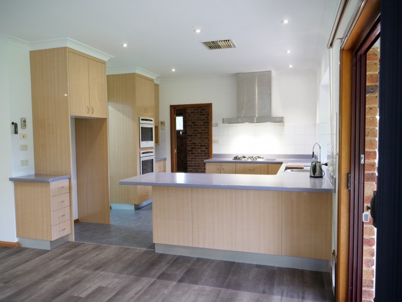 20 Petticoat Lane, Young NSW 2594