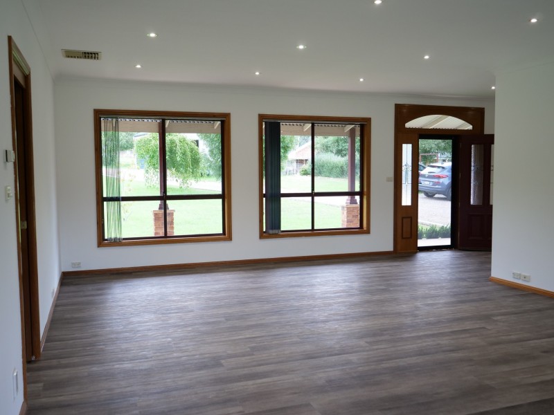 20 Petticoat Lane, Young NSW 2594