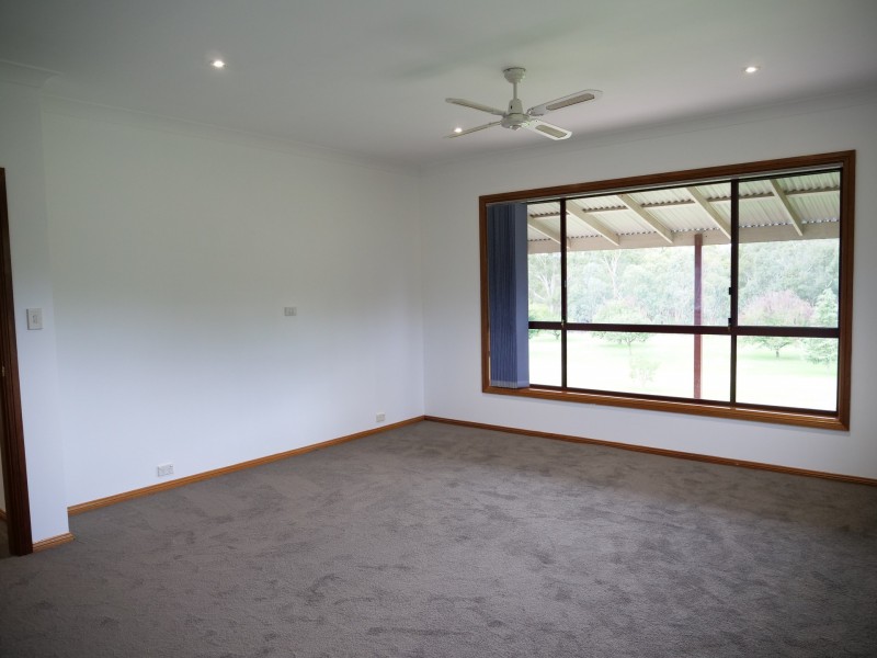 20 Petticoat Lane, Young NSW 2594