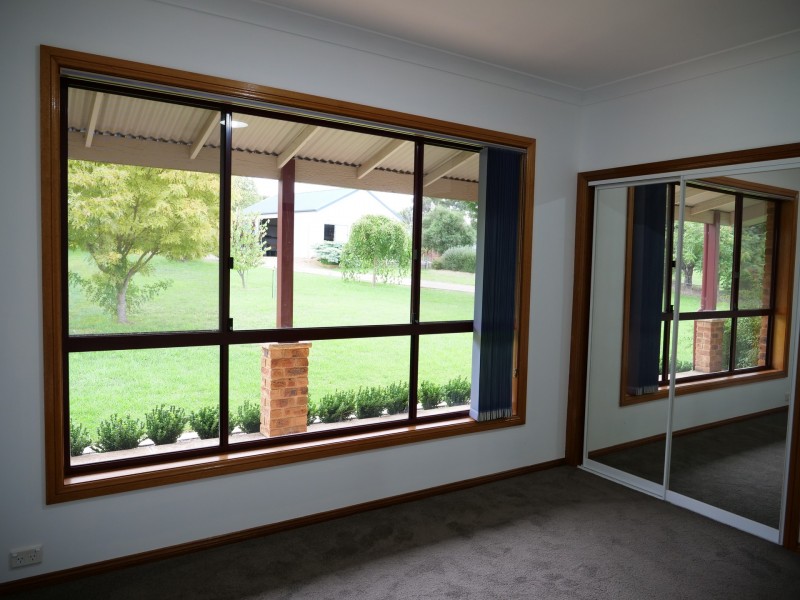 20 Petticoat Lane, Young NSW 2594