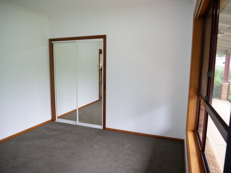 20 Petticoat Lane, Young NSW 2594