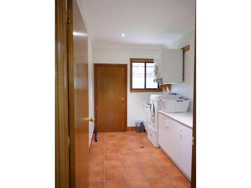 20 Petticoat Lane, Young NSW 2594