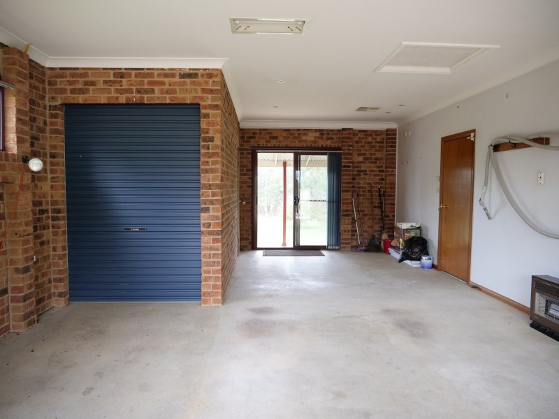 20 Petticoat Lane, Young NSW 2594