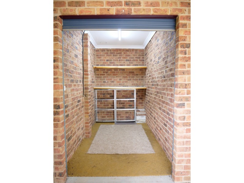 20 Petticoat Lane, Young NSW 2594