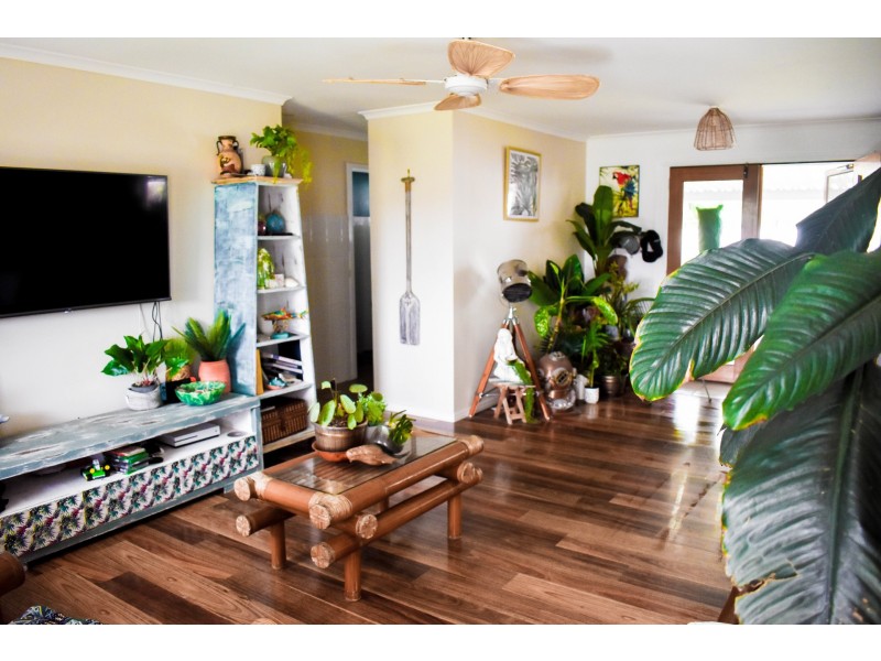 8 Tree View Road, Toogoom QLD 4655