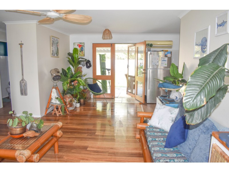 8 Tree View Road, Toogoom QLD 4655