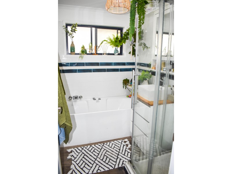 8 Tree View Road, Toogoom QLD 4655