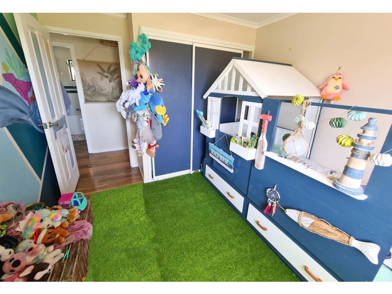 8 Tree View Road, Toogoom QLD 4655