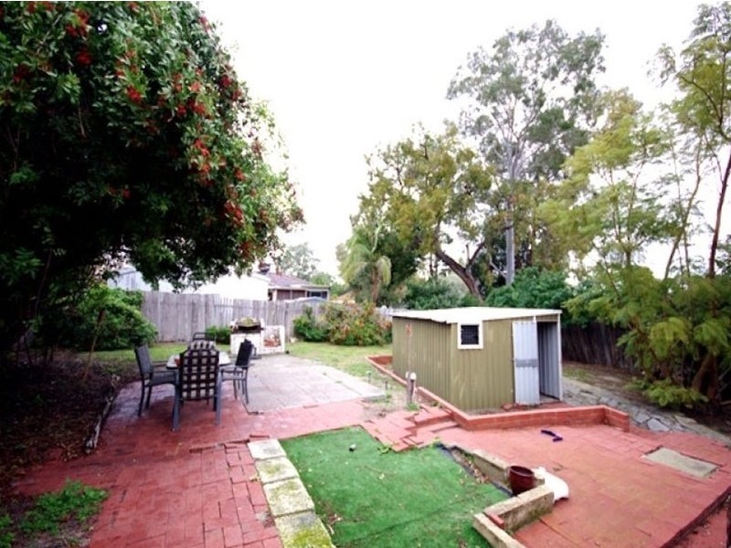 31 Manolas Way, Girrawheen WA 6064