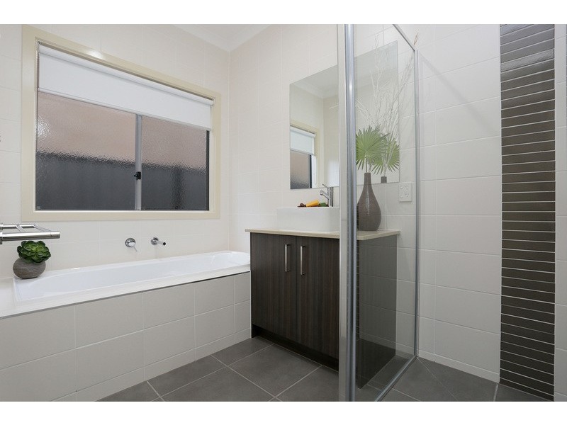 Lot 1009 Gecko Crescent, Clyde North VIC 3978