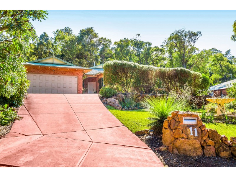 11 Lund Court, Roleystone WA 6111