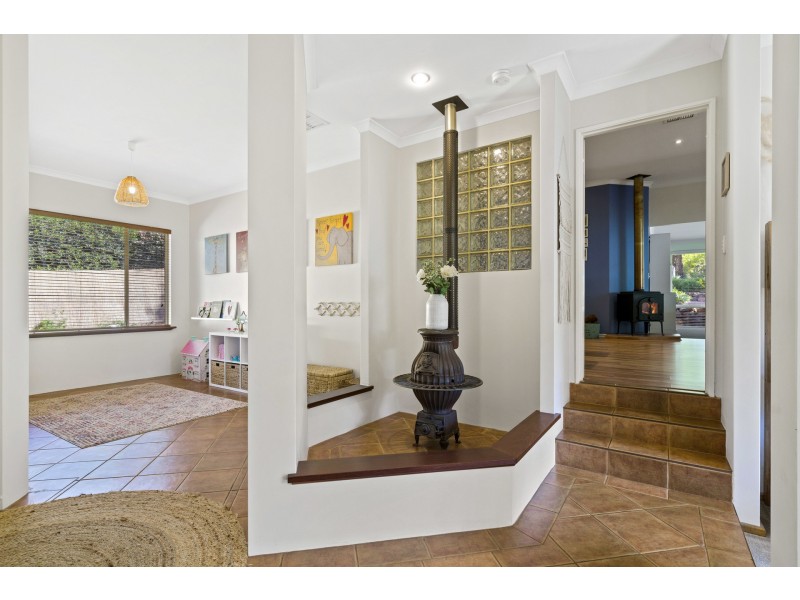 11 Lund Court, Roleystone WA 6111