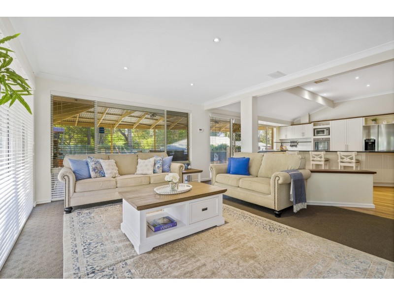 11 Lund Court, Roleystone WA 6111