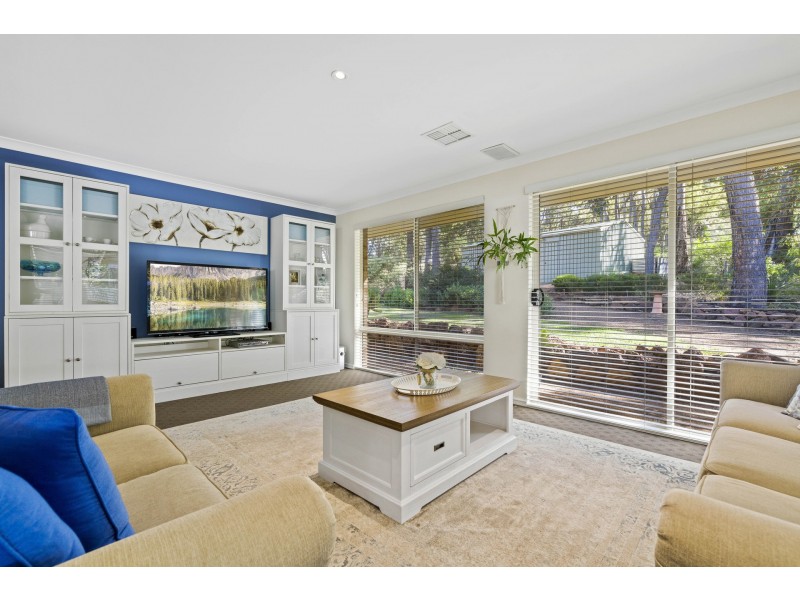 11 Lund Court, Roleystone WA 6111