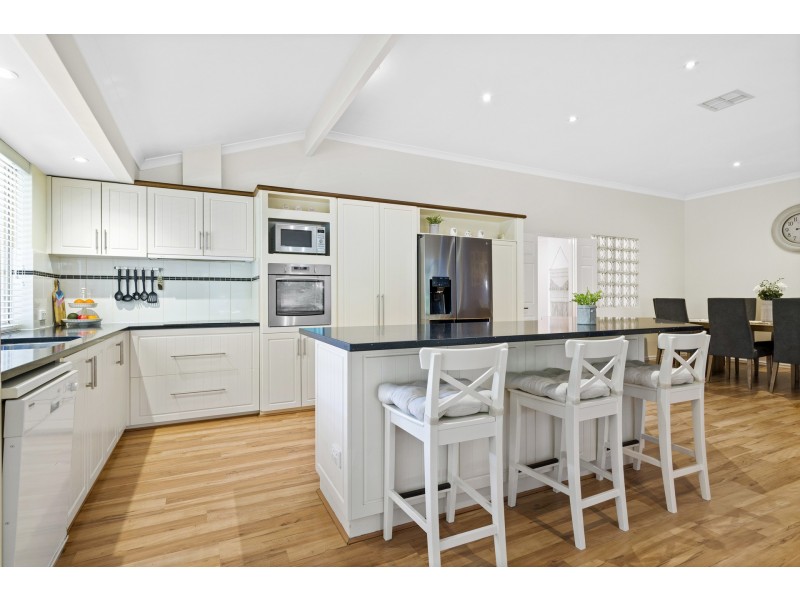 11 Lund Court, Roleystone WA 6111