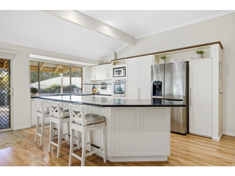 11 Lund Court, Roleystone WA 6111