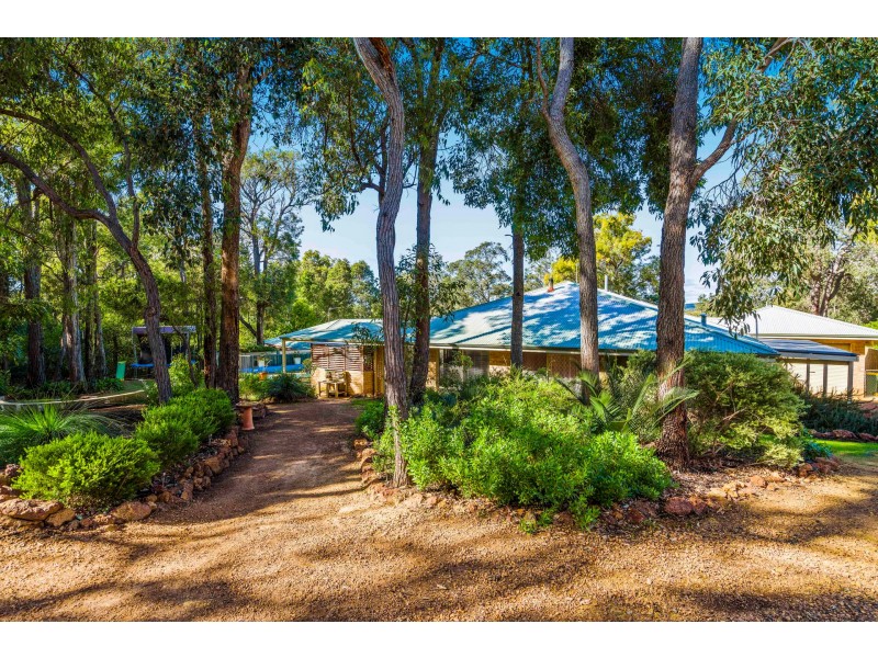 11 Lund Court, Roleystone WA 6111
