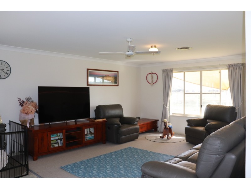 85 Rosser Road, Peak Hill NSW 2869