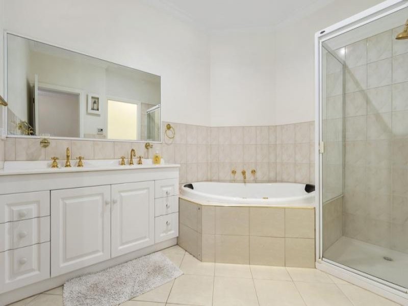 13 Delatite Ct, Warranwood VIC 3134