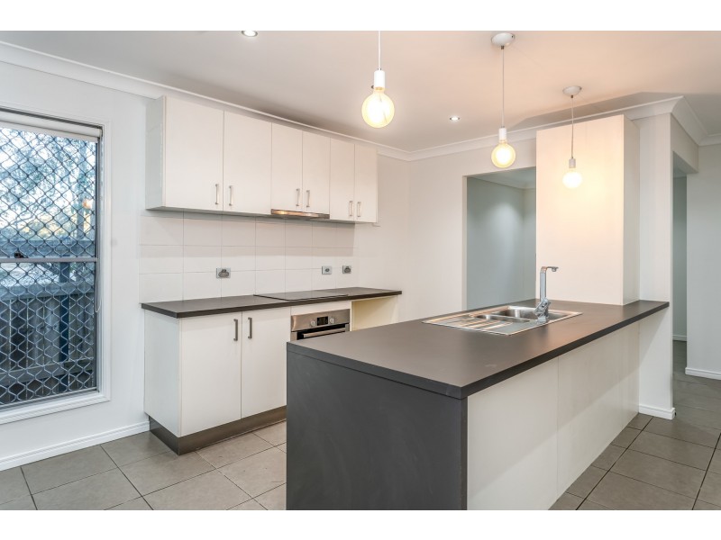 8 Marigold Close, Springfield Lakes QLD 4300