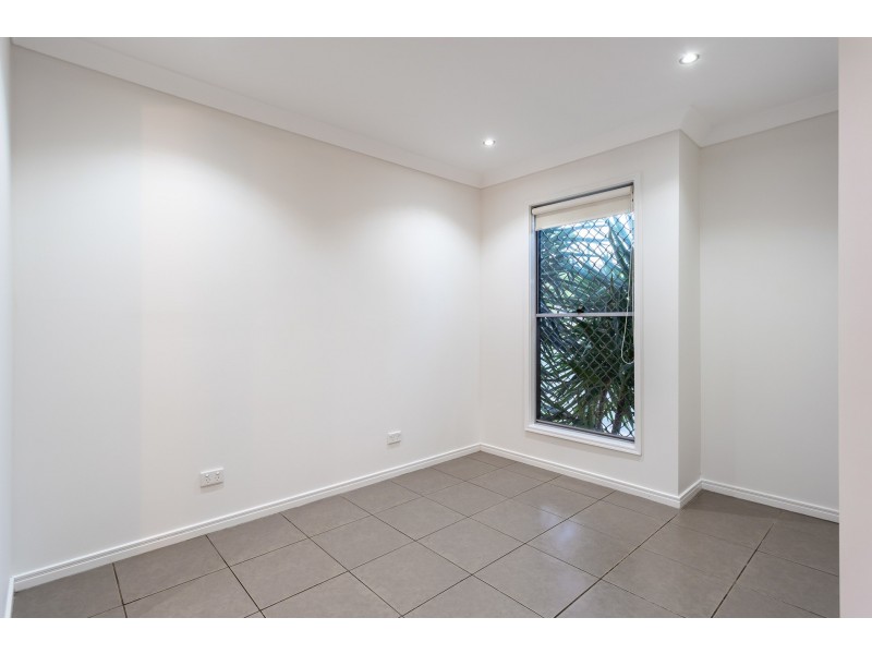 8 Marigold Close, Springfield Lakes QLD 4300