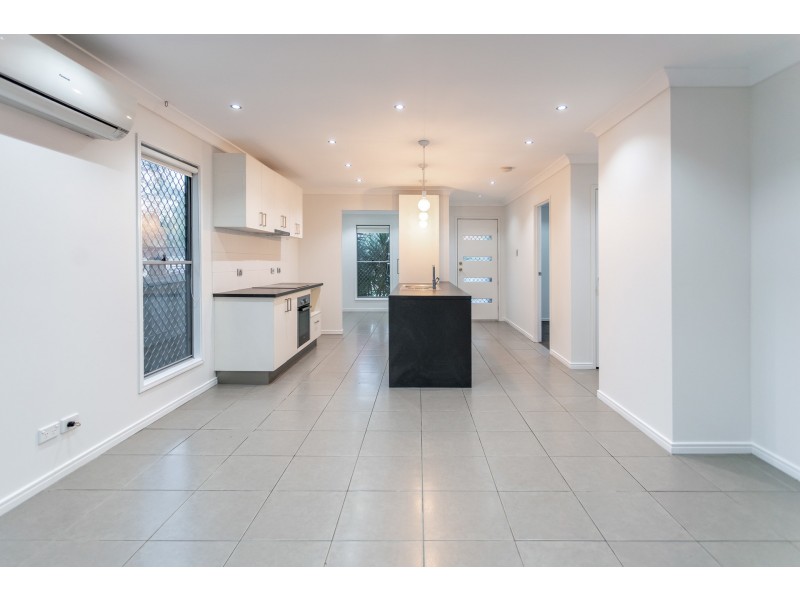 8 Marigold Close, Springfield Lakes QLD 4300
