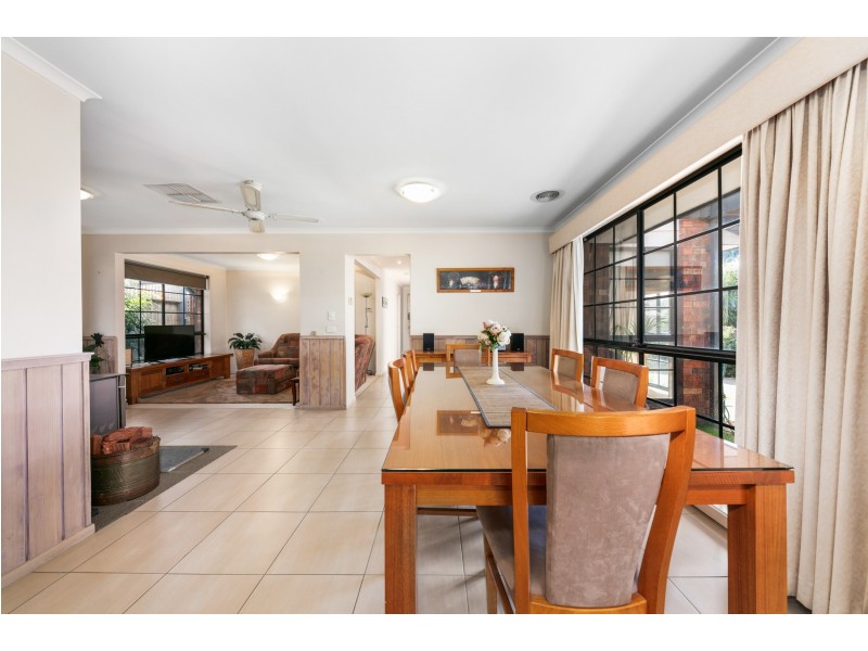 9 McLeod Drive, Bacchus Marsh VIC 3340