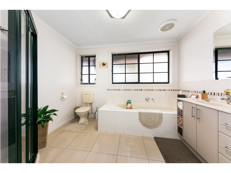 9 McLeod Drive, Bacchus Marsh VIC 3340