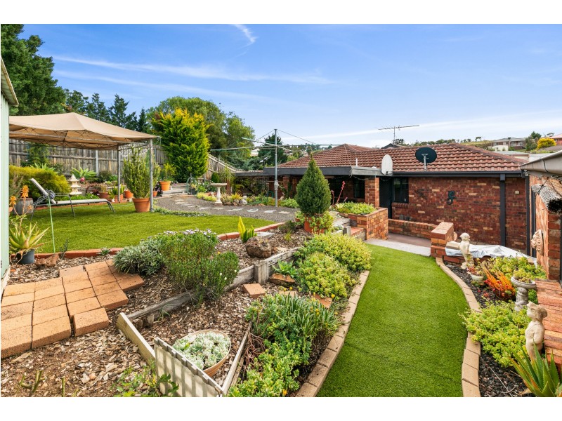 9 McLeod Drive, Bacchus Marsh VIC 3340