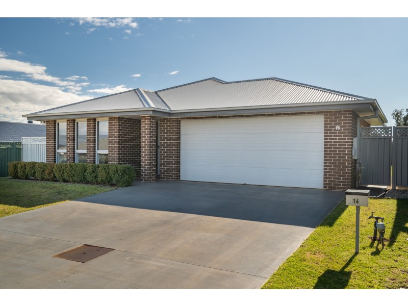 16 Pelagic Court, Dubbo NSW 2830