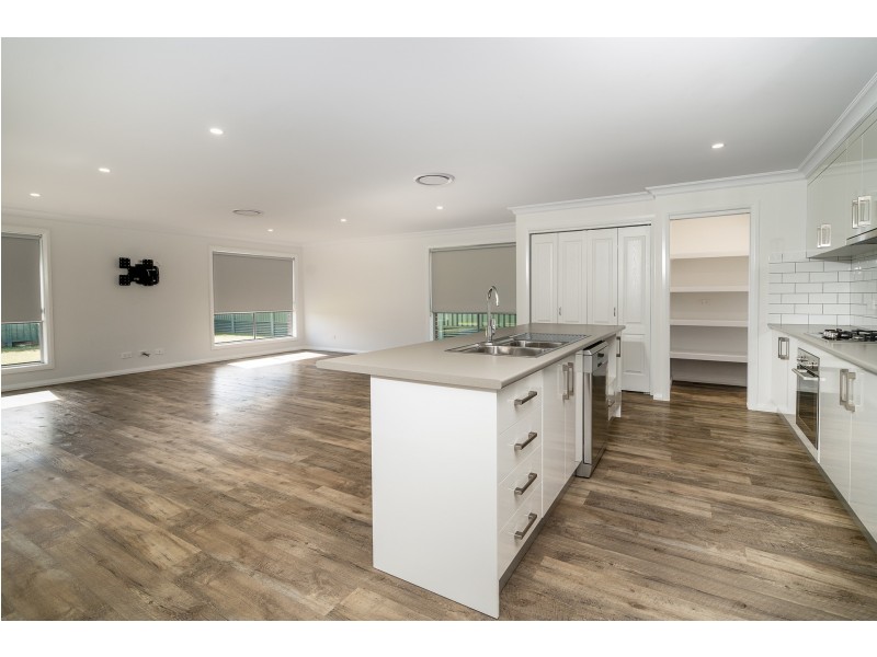 16 Pelagic Court, Dubbo NSW 2830