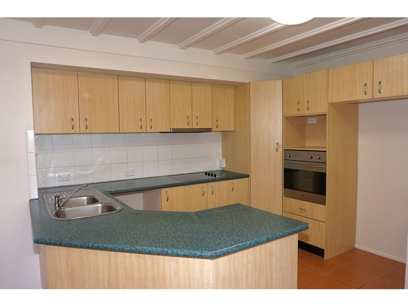 1/17 Enid Avenue, Southport QLD 4215