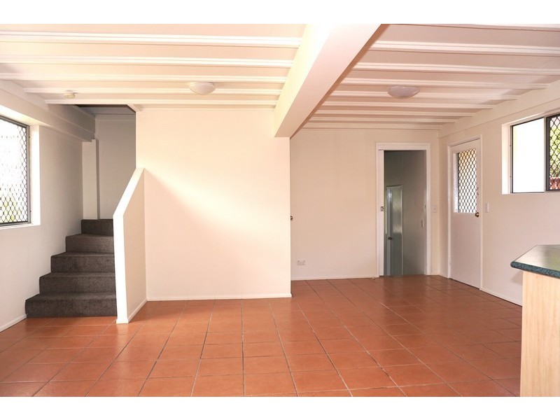 1/17 Enid Avenue, Southport QLD 4215