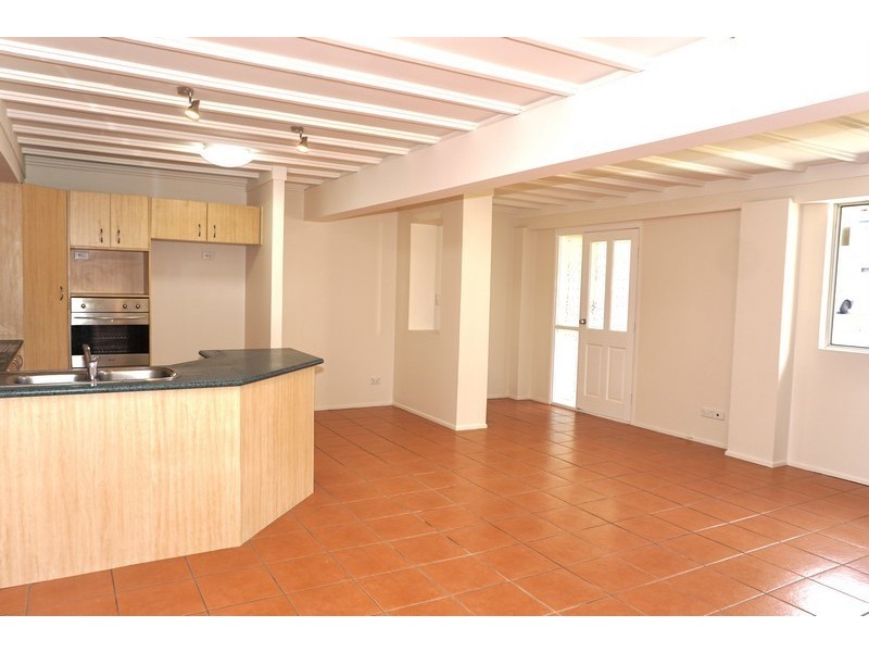 1/17 Enid Avenue, Southport QLD 4215